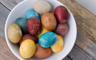 Πως να βάψω τα πασχαλινά αυγά ΑΝΕΞΟΔΑ και με ΦΥΣΙΚΟ τρόπο!